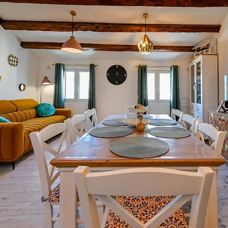 Roberta Apartment *