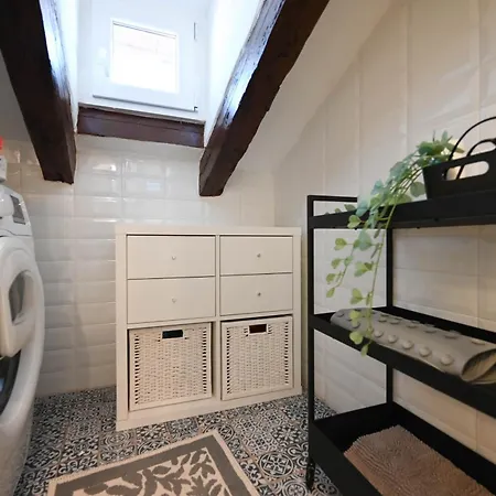 Roberta Apartment